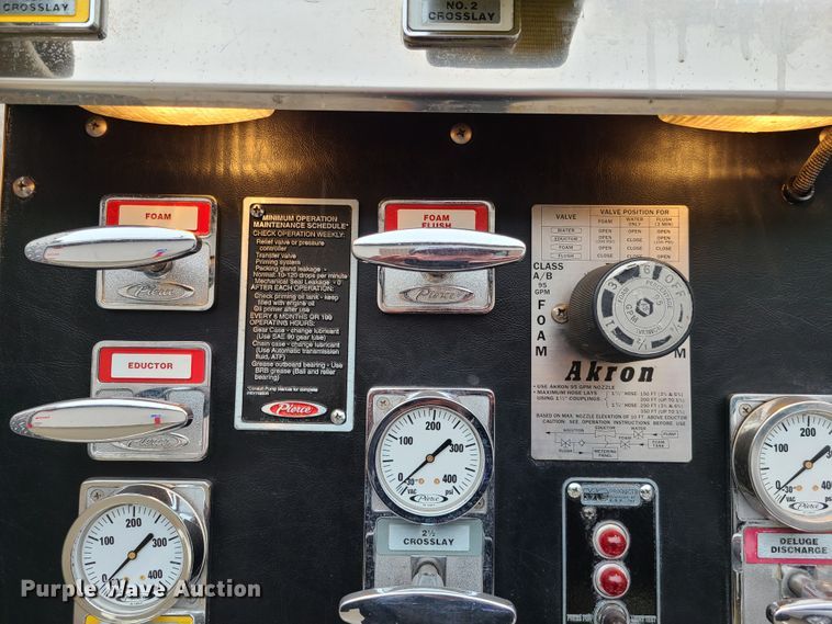 image for item GO9352 1999 Pierce Sabor  pumper fire truck