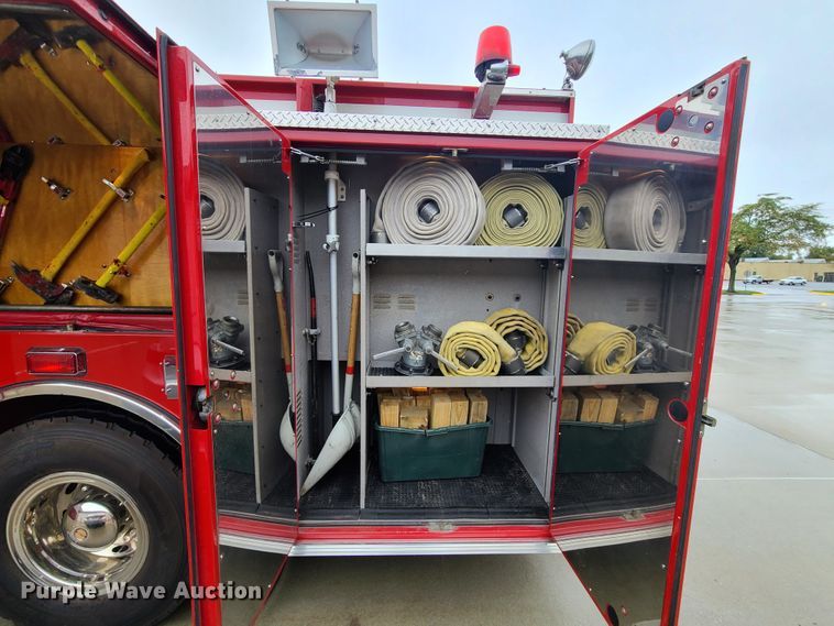 image for item GO9352 1999 Pierce Sabor  pumper fire truck