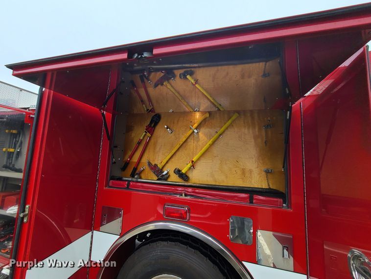 image for item GO9352 1999 Pierce Sabor  pumper fire truck