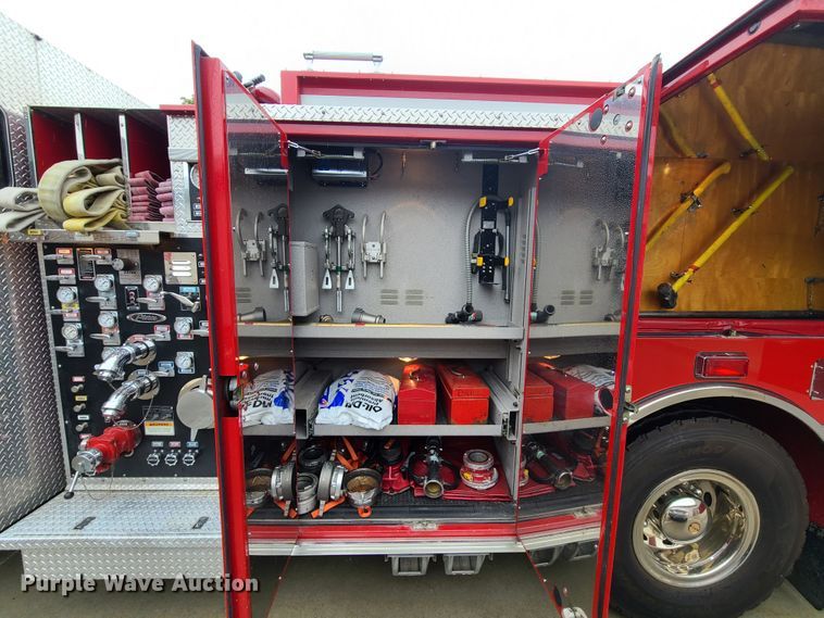 image for item GO9352 1999 Pierce Sabor  pumper fire truck