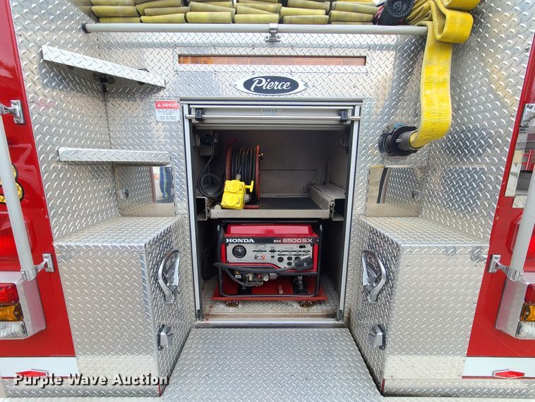 image for item GO9352 1999 Pierce Sabor  pumper fire truck