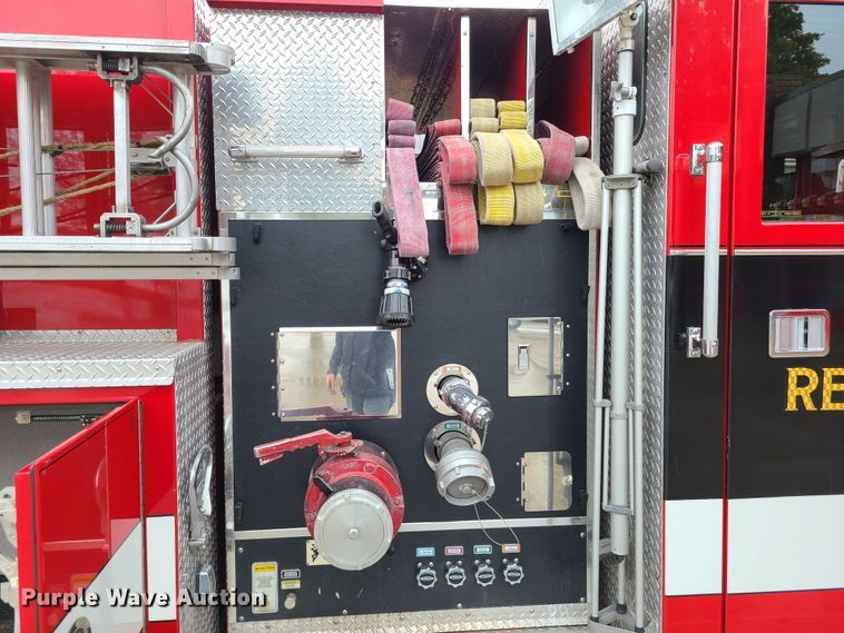 image for item GO9352 1999 Pierce Sabor  pumper fire truck