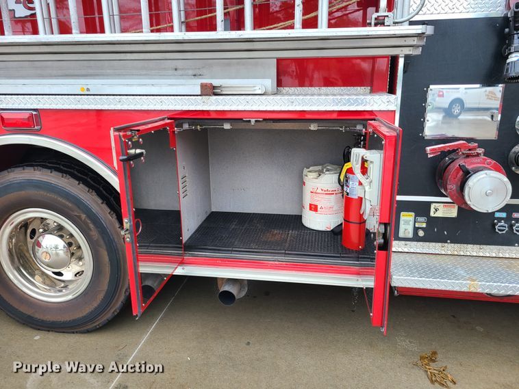 image for item GO9352 1999 Pierce Sabor  pumper fire truck