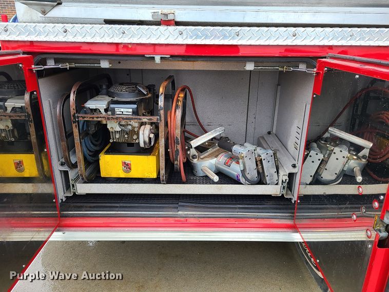 image for item GO9352 1999 Pierce Sabor  pumper fire truck