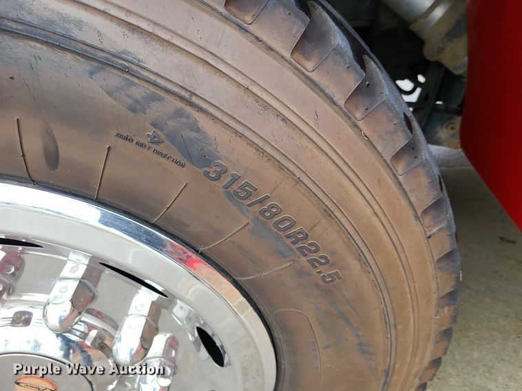 image for item GO9352 1999 Pierce Sabor  pumper fire truck