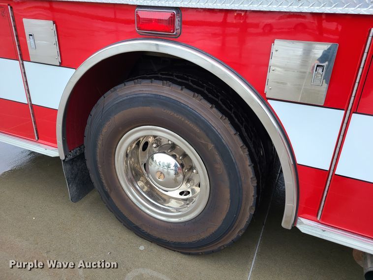 image for item GO9352 1999 Pierce Sabor  pumper fire truck