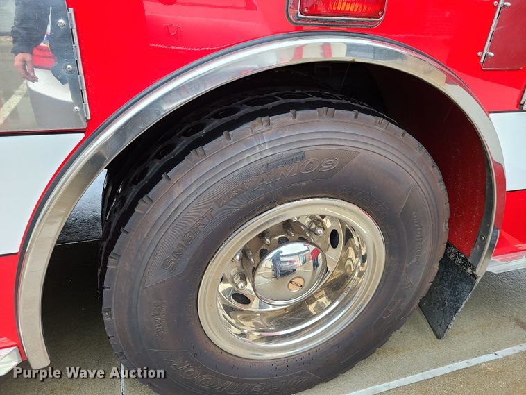 image for item GO9352 1999 Pierce Sabor  pumper fire truck