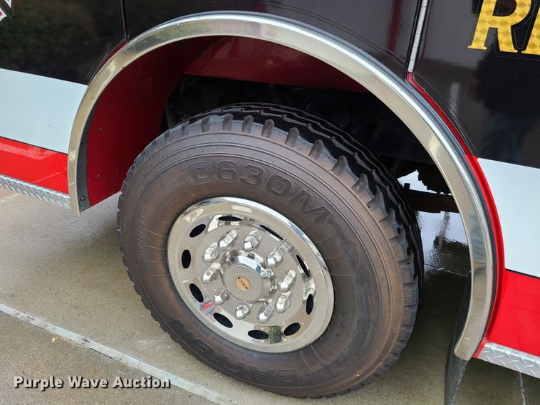 image for item GO9352 1999 Pierce Sabor  pumper fire truck