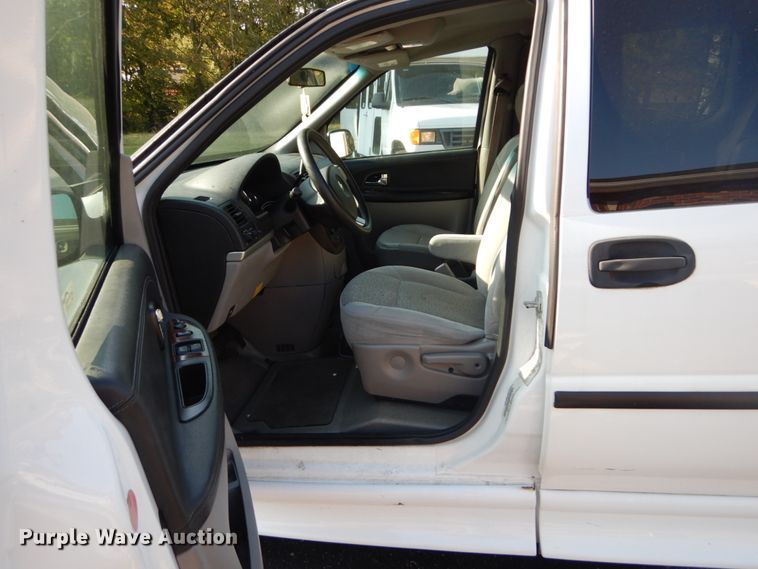 image for item GR9950 2006 Chevrolet Uplander  Braun Entervan handicap accessible van