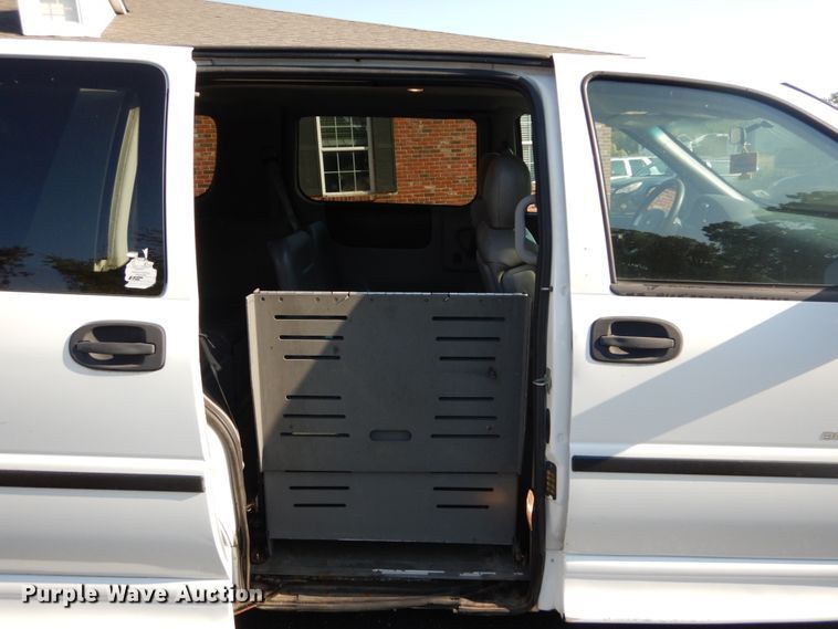 image for item GR9950 2006 Chevrolet Uplander  Braun Entervan handicap accessible van