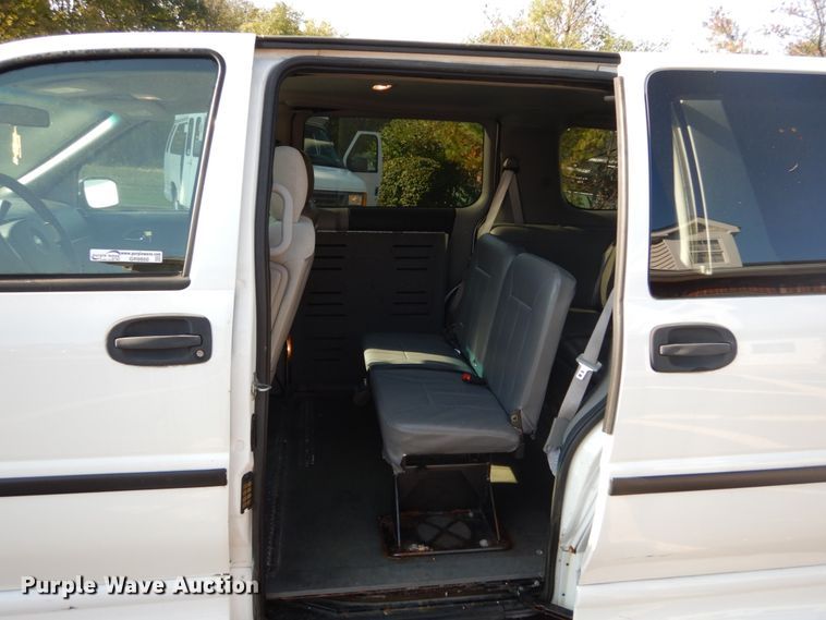 image for item GR9950 2006 Chevrolet Uplander  Braun Entervan handicap accessible van