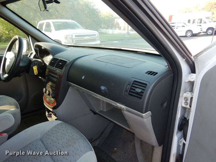 image for item GR9952 2008 Chevrolet Uplander  Braun Entervan handicap accessible van