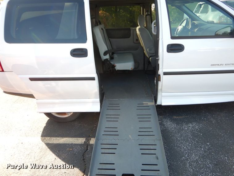 image for item GR9952 2008 Chevrolet Uplander  Braun Entervan handicap accessible van