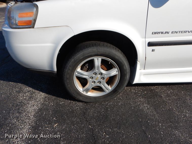image for item GR9952 2008 Chevrolet Uplander  Braun Entervan handicap accessible van