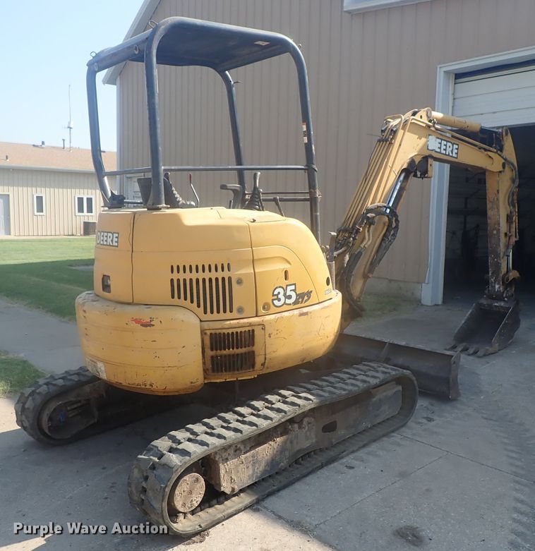 image for item GV9691 2000 John Deere 35 ZTS  mini excavator