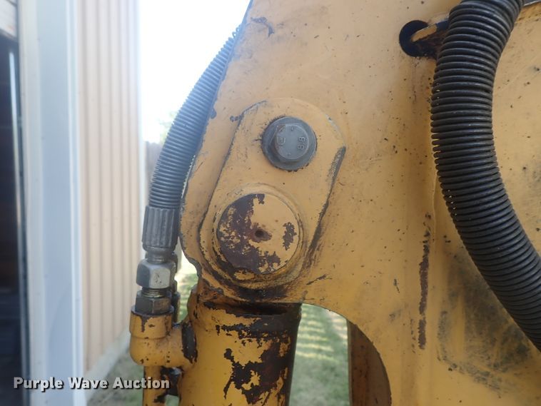 image for item GV9691 2000 John Deere 35 ZTS  mini excavator