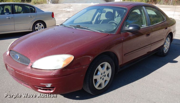 image for item HD9035 2005 Ford Taurus SE