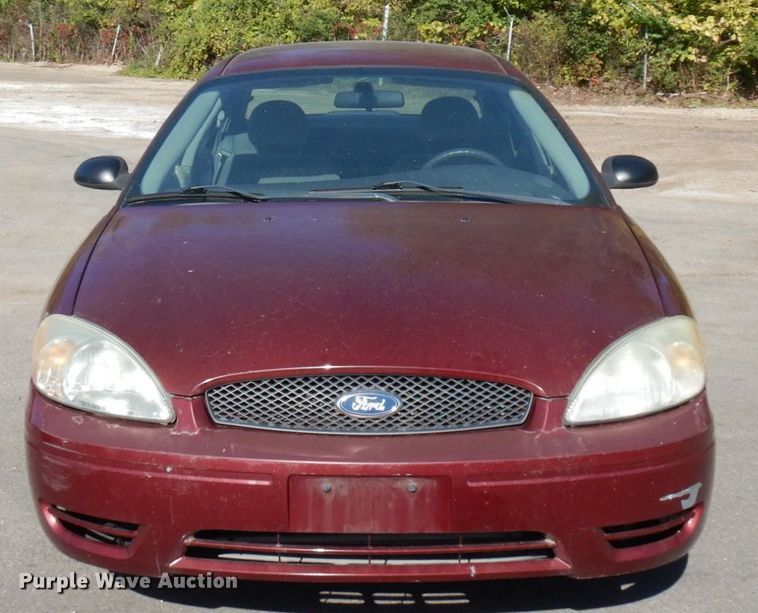image for item HD9035 2005 Ford Taurus SE