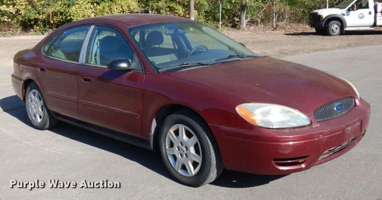 image for item HD9035 2005 Ford Taurus SE