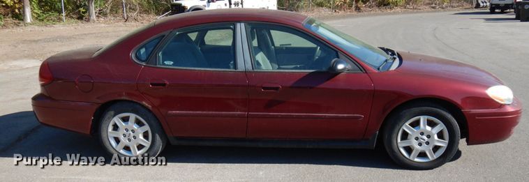 image for item HD9035 2005 Ford Taurus SE