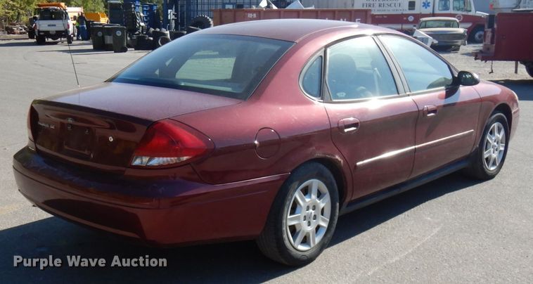 image for item HD9035 2005 Ford Taurus SE