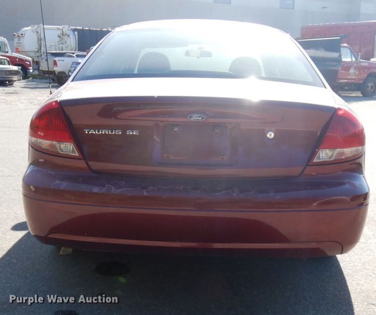 image for item HD9035 2005 Ford Taurus SE