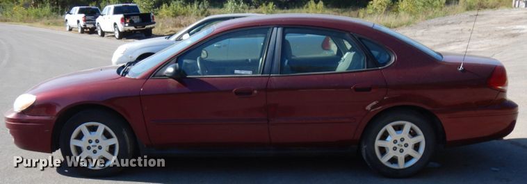 image for item HD9035 2005 Ford Taurus SE