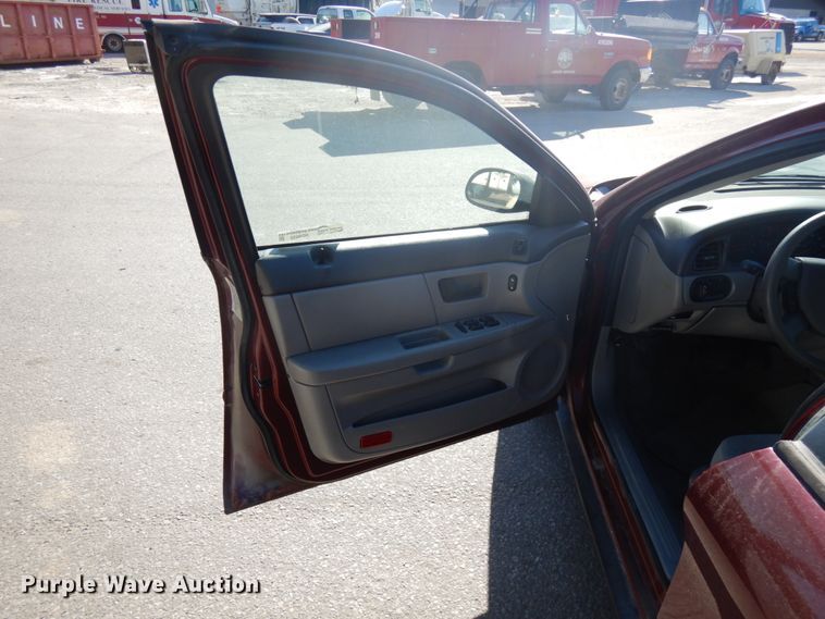 image for item HD9035 2005 Ford Taurus SE