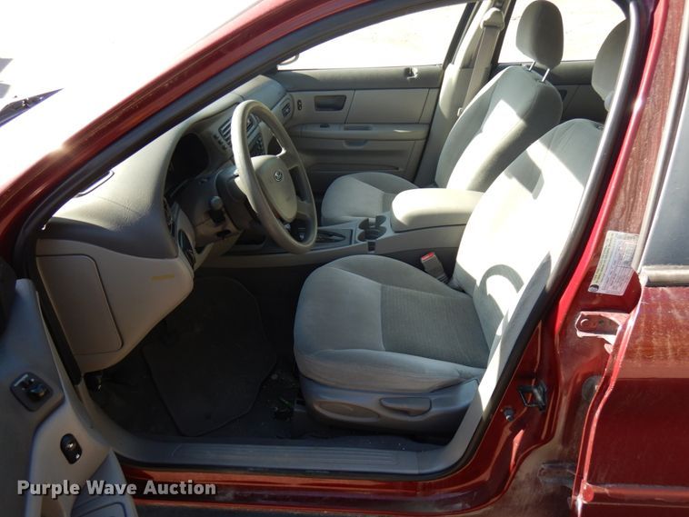 image for item HD9035 2005 Ford Taurus SE