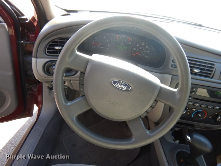 image for item HD9035 2005 Ford Taurus SE