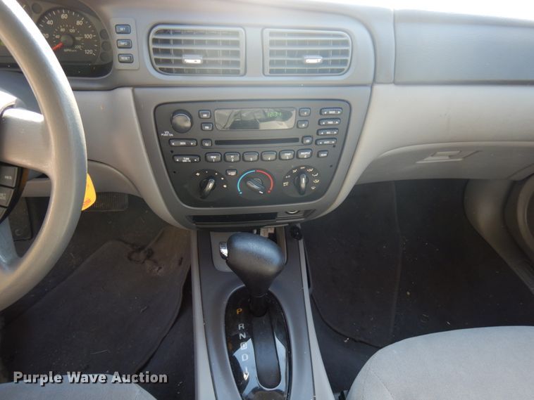 image for item HD9035 2005 Ford Taurus SE