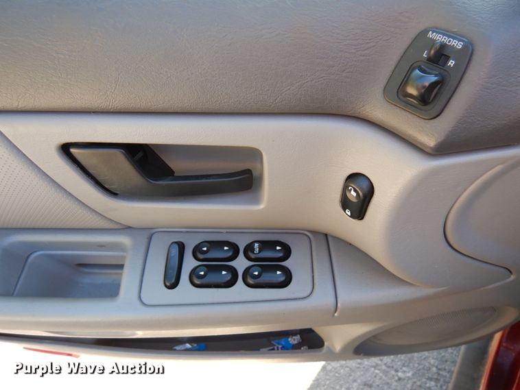 image for item HD9035 2005 Ford Taurus SE