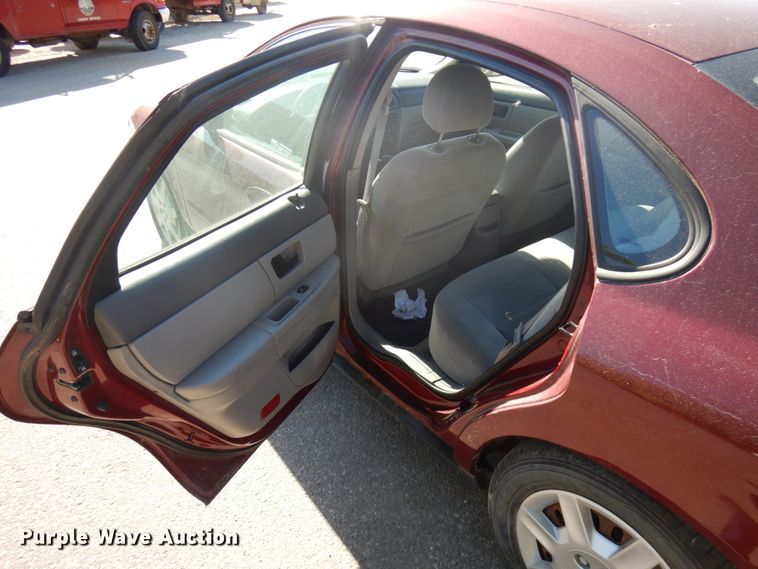 image for item HD9035 2005 Ford Taurus SE