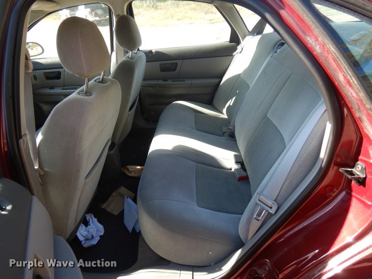 image for item HD9035 2005 Ford Taurus SE