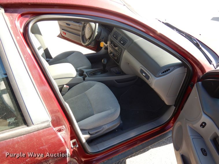 image for item HD9035 2005 Ford Taurus SE