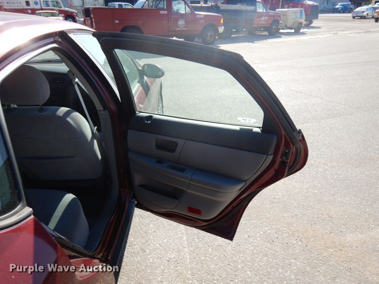 image for item HD9035 2005 Ford Taurus SE