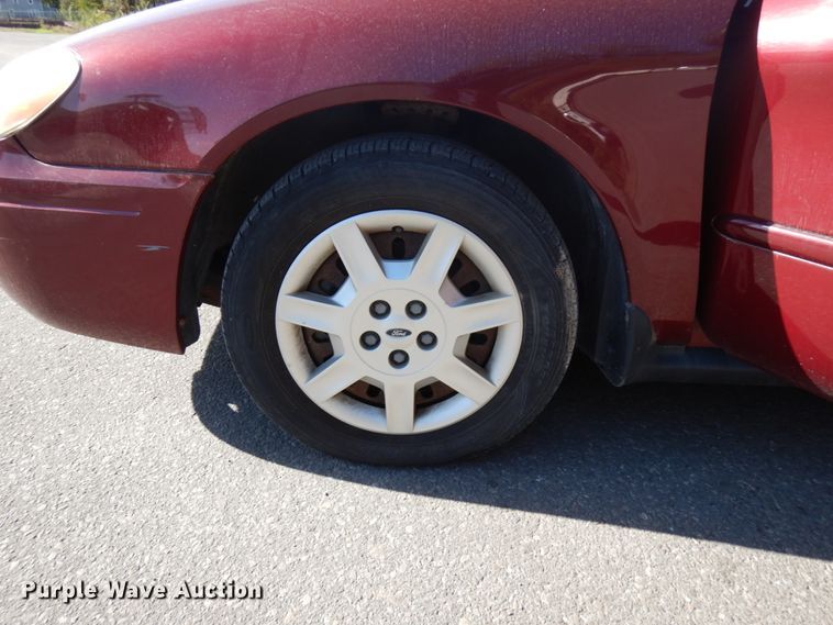 image for item HD9035 2005 Ford Taurus SE