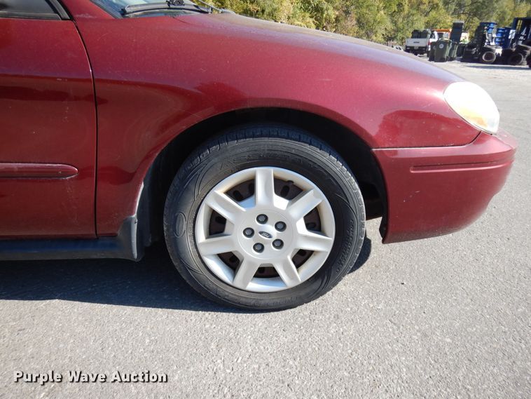 image for item HD9035 2005 Ford Taurus SE