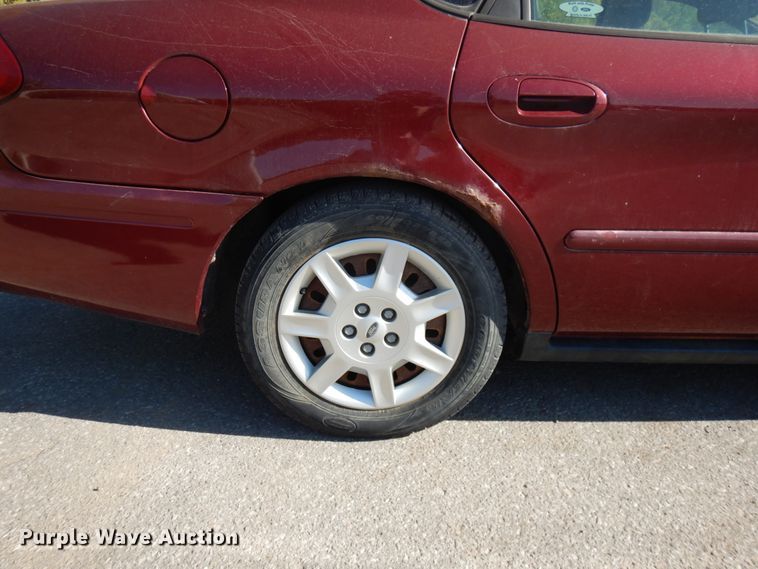 image for item HD9035 2005 Ford Taurus SE