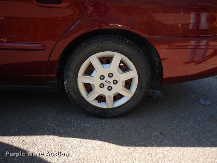 image for item HD9035 2005 Ford Taurus SE