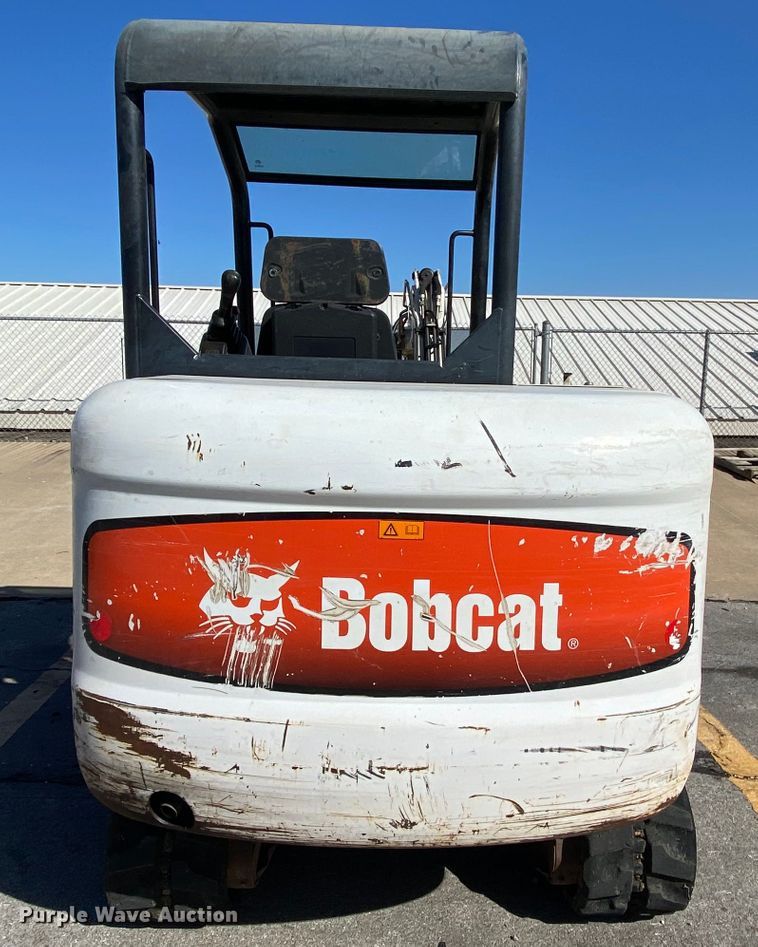 image for item HE9821 2006 Bobcat 331E  mini excavator