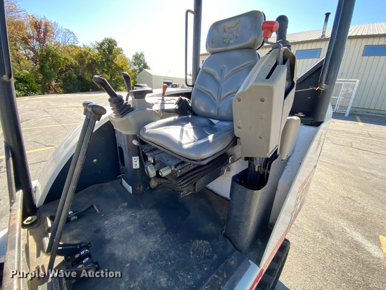 image for item HE9821 2006 Bobcat 331E  mini excavator