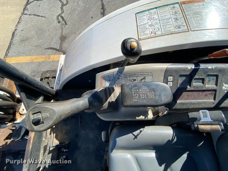 image for item HE9821 2006 Bobcat 331E  mini excavator