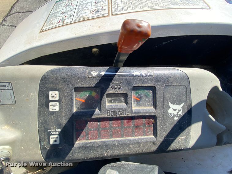 image for item HE9821 2006 Bobcat 331E  mini excavator