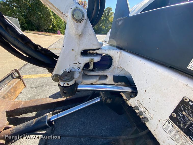 image for item HE9821 2006 Bobcat 331E  mini excavator