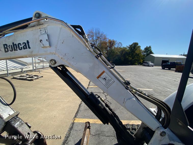 image for item HE9821 2006 Bobcat 331E  mini excavator