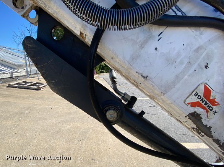 image for item HE9821 2006 Bobcat 331E  mini excavator