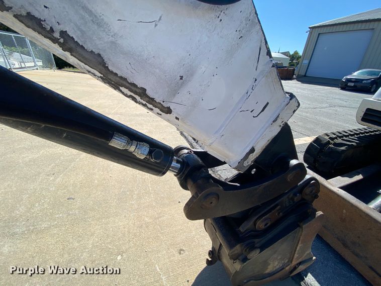 image for item HE9821 2006 Bobcat 331E  mini excavator