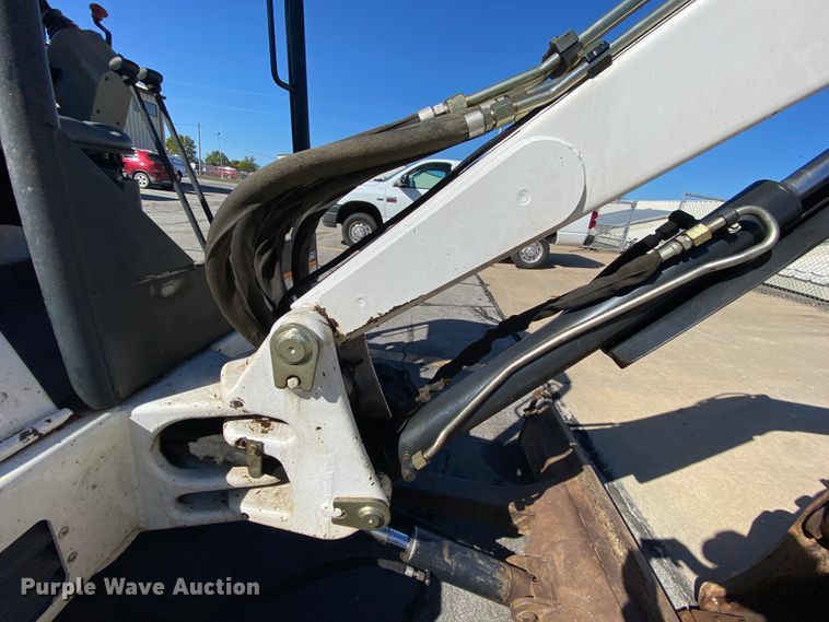 image for item HE9821 2006 Bobcat 331E  mini excavator