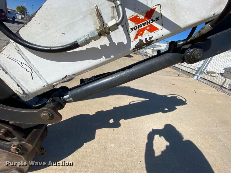 image for item HE9821 2006 Bobcat 331E  mini excavator